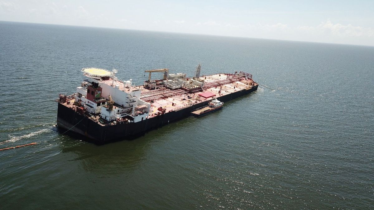 Las importaciones de crudo a España caen un 15%, hasta los 4,825 M de toneladas