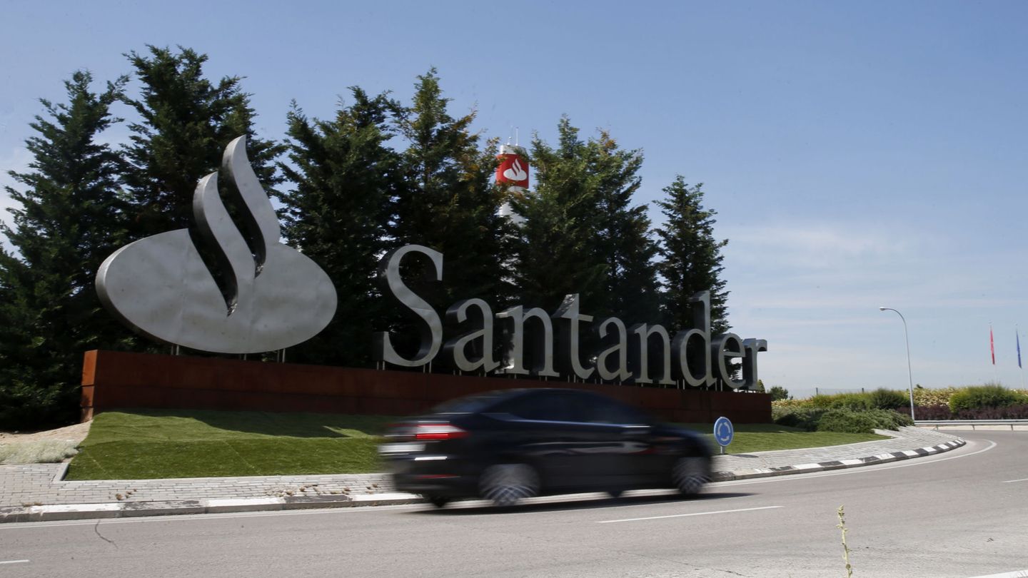 Vista de la Ciudad Financiera de Banco Santander. (EFE)