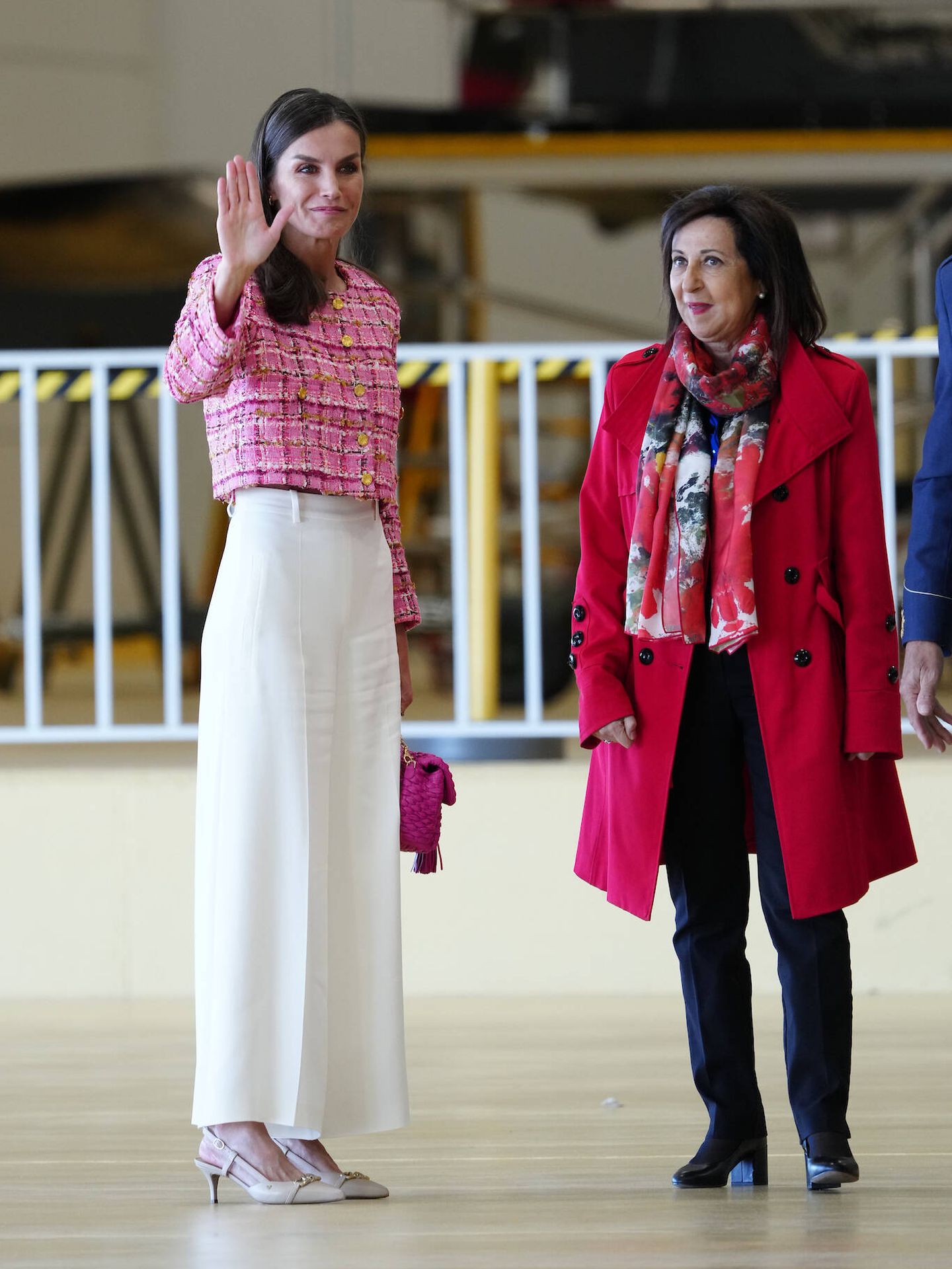 La reina Letizia, junto a Margarita Robles. (LP)
