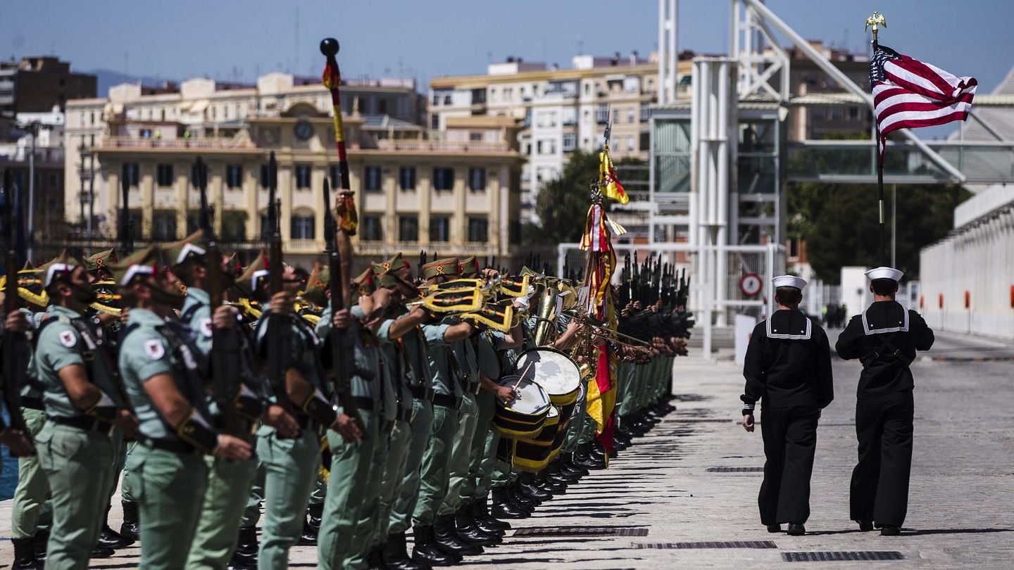 La Legión y la Armada de los Estados Unidos participan en Málaga en un homenaje al militar Bernardo de Gálvez. (EFE/Jorge Zapata)