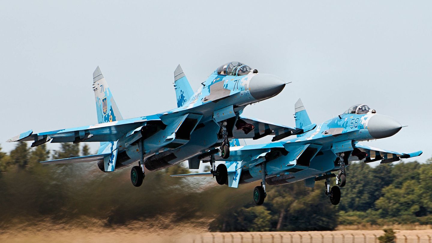 Dos Su-27 ucranianos despegando. (Airwolfhound)