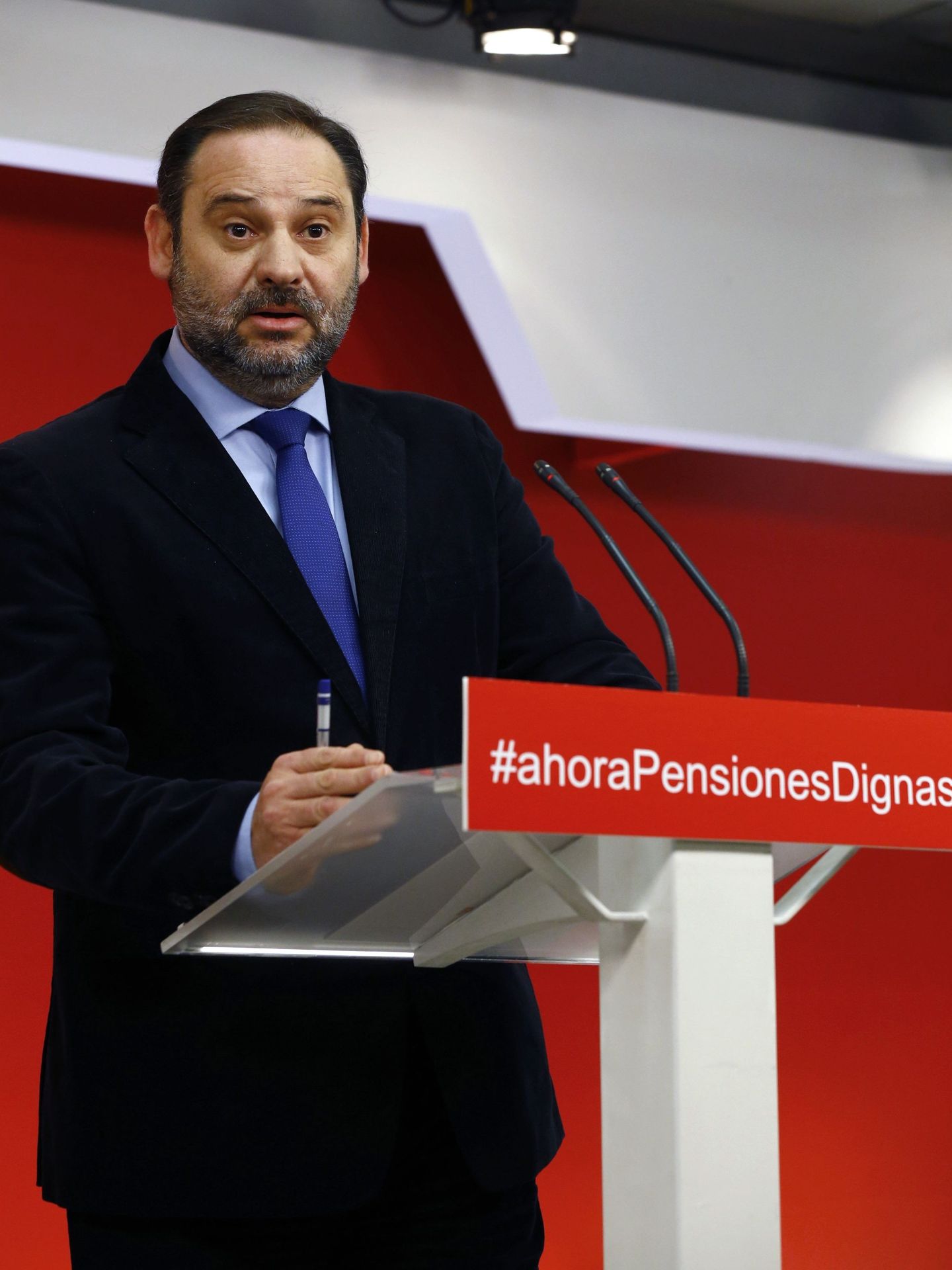 El número tres del PSOE, José Luis Ábalos, este 27 de diciembre en rueda de prensa en Ferraz. (EFE)