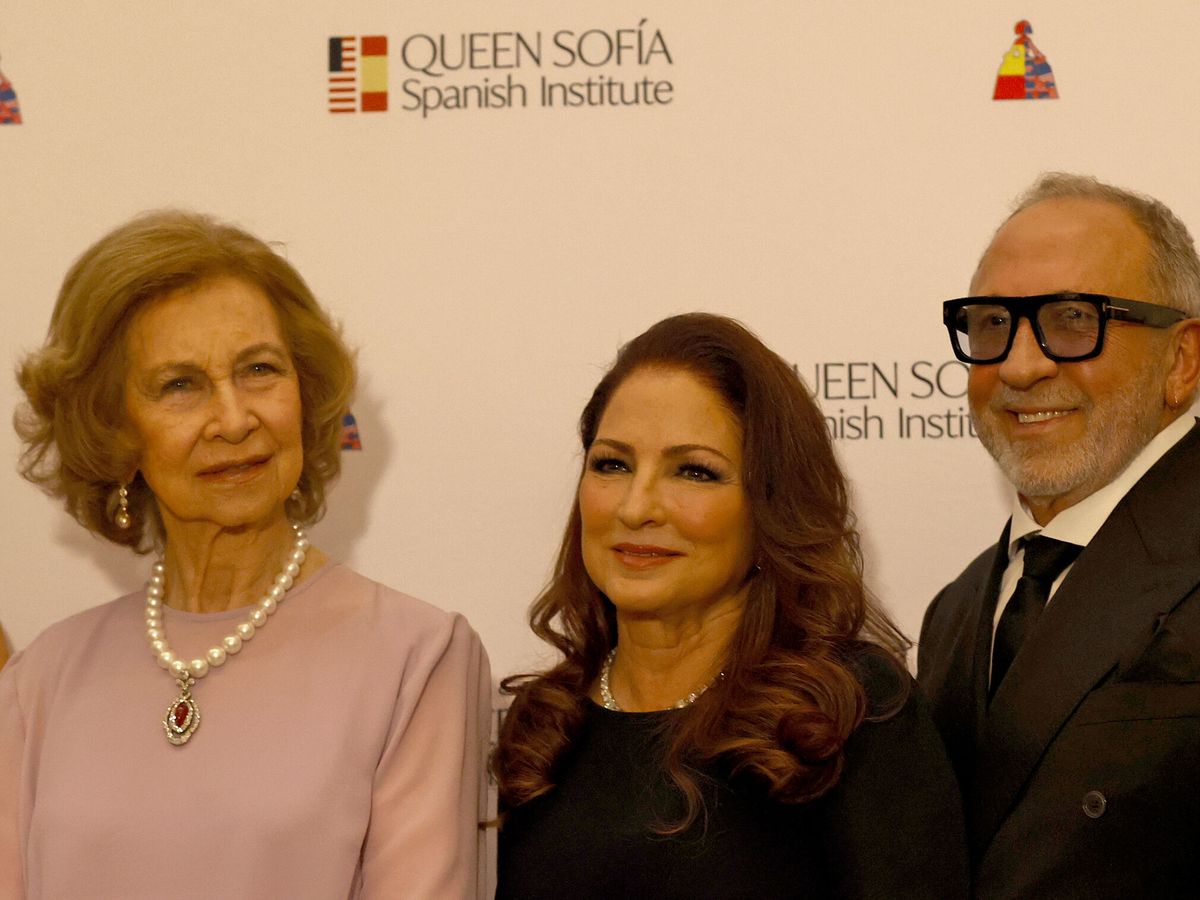Foto: La reina Sofía, con Gloria y Emilio Estefan. (EFE/Aaron M. Sprecher)