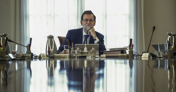 Foto: El presidente del Gobierno, Mariano Rajoy, durante la reunión extraordinaria del Consejo de Ministros. (EFE)