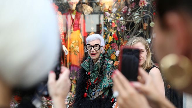 Foto de Iris Apfel, icono de la moda, ha muerto a los 102 años