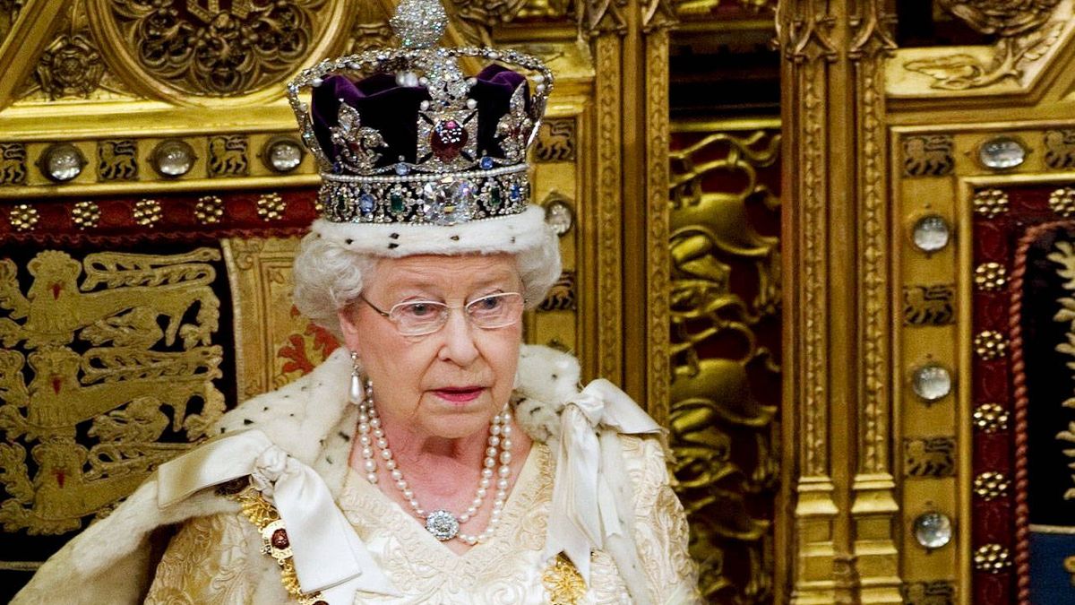 El diamante más espectacular sale a subasta (o los dos más famosos que ya posee Isabel II)