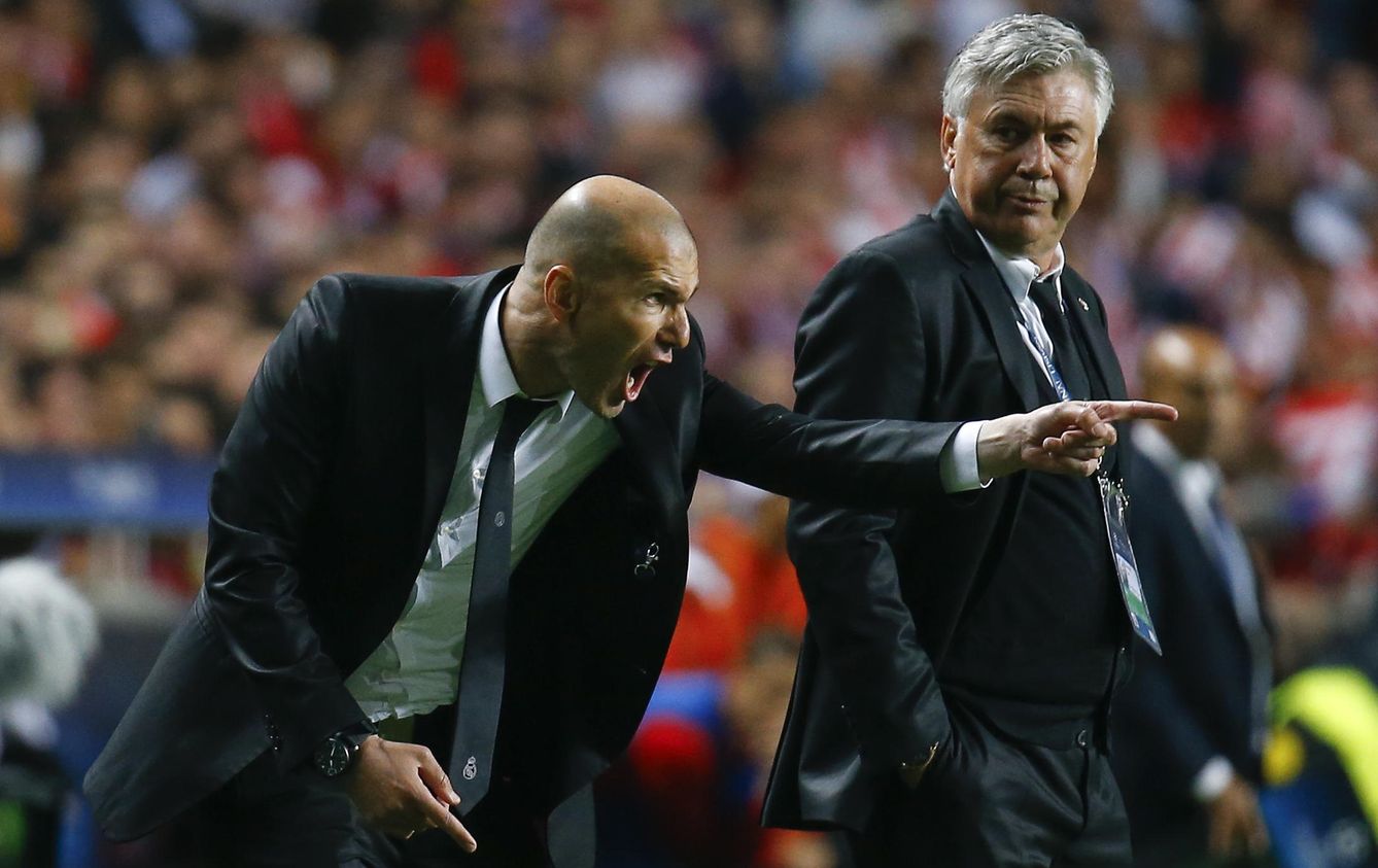Zidane, durante su etapa como segundo de Ancelotti en el Real Madrid. (EFE)