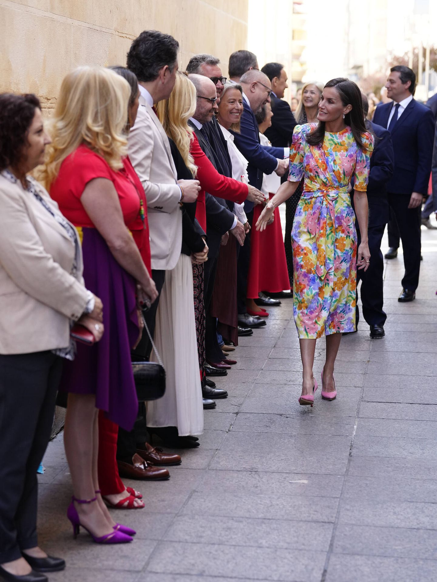 La reina Letizia, momentos antes de saludar a Cristina Pedrajas. (LP)