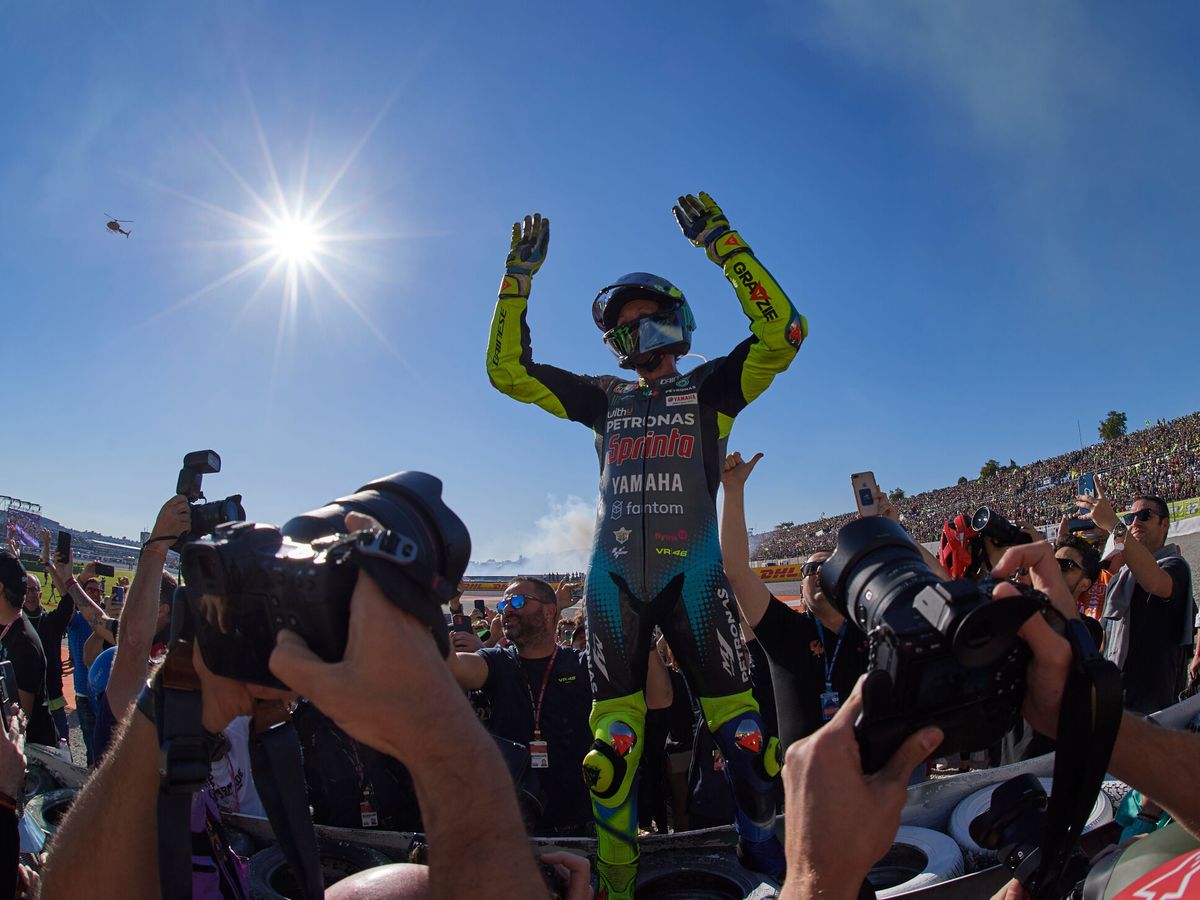 Foto: Valentino Rossi dice adiós a la competición. (Reuters/Pablo Morano)