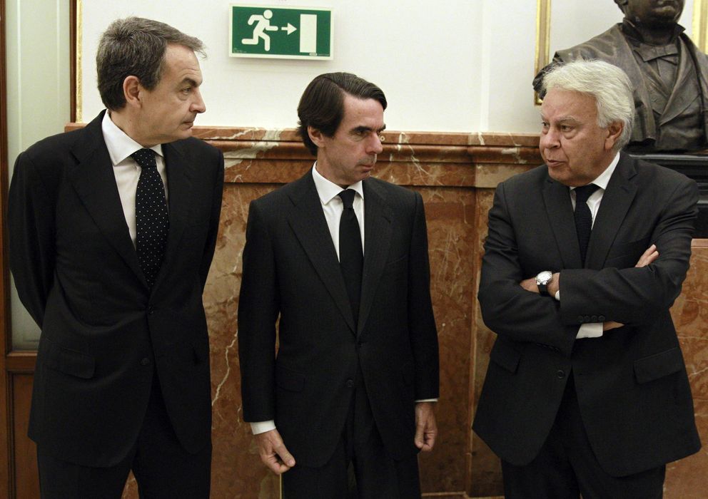 Foto: Los expresidentes del Gobierno Rodríguez Zapatero (i), Aznar (c) y Felipe González. (EFE)