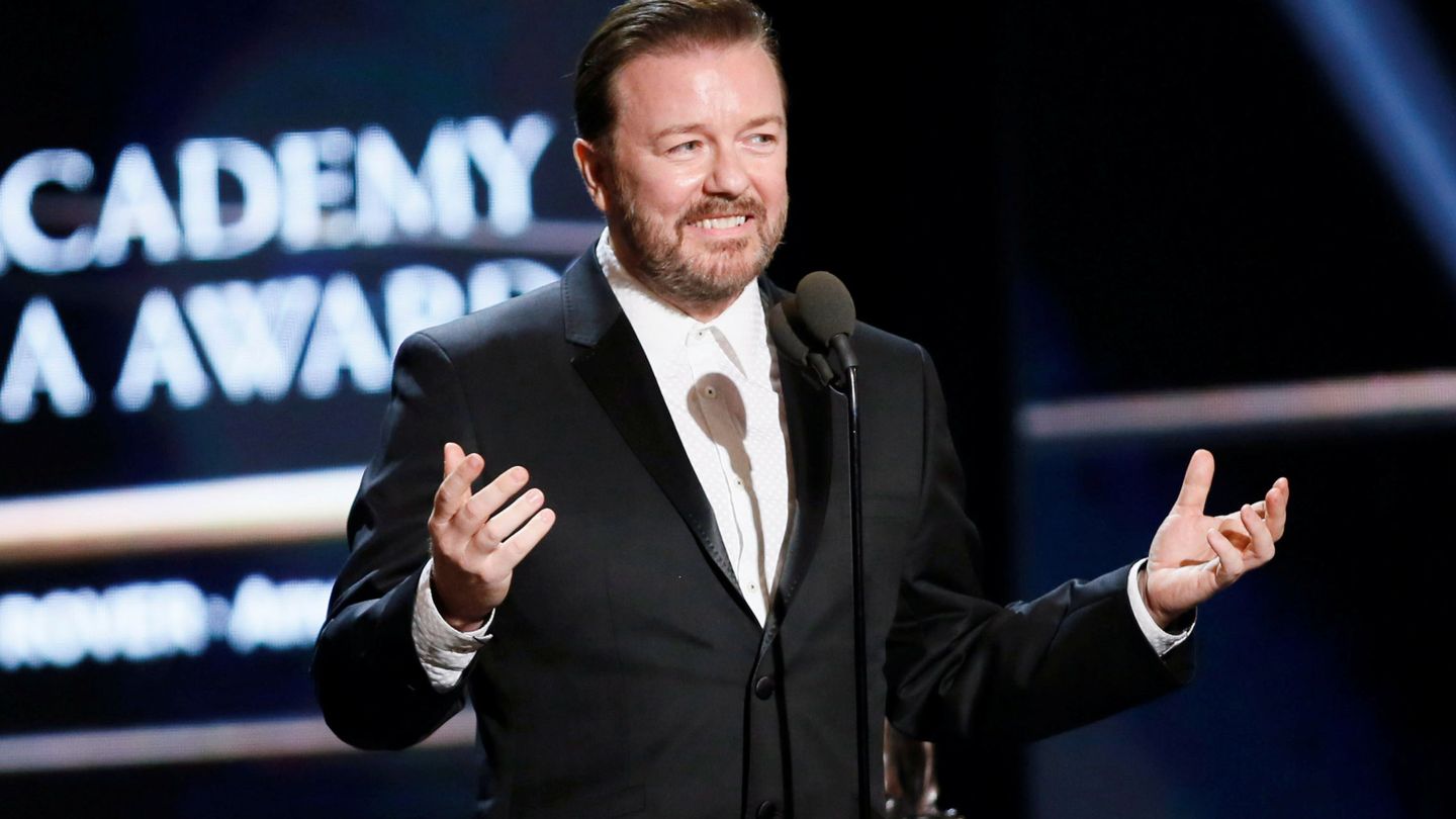 Ricky Gervais recibe un premio en 2016. (Reuters)