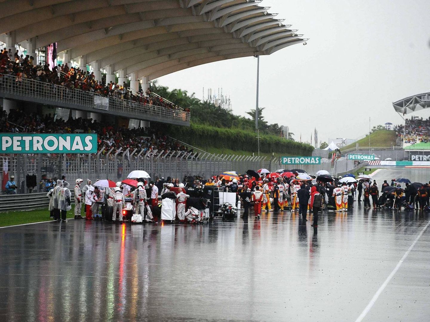 El Gran Premio de Malasia de 2009 fue interrumpido por la lluvia torrencial. (Bridgestone)