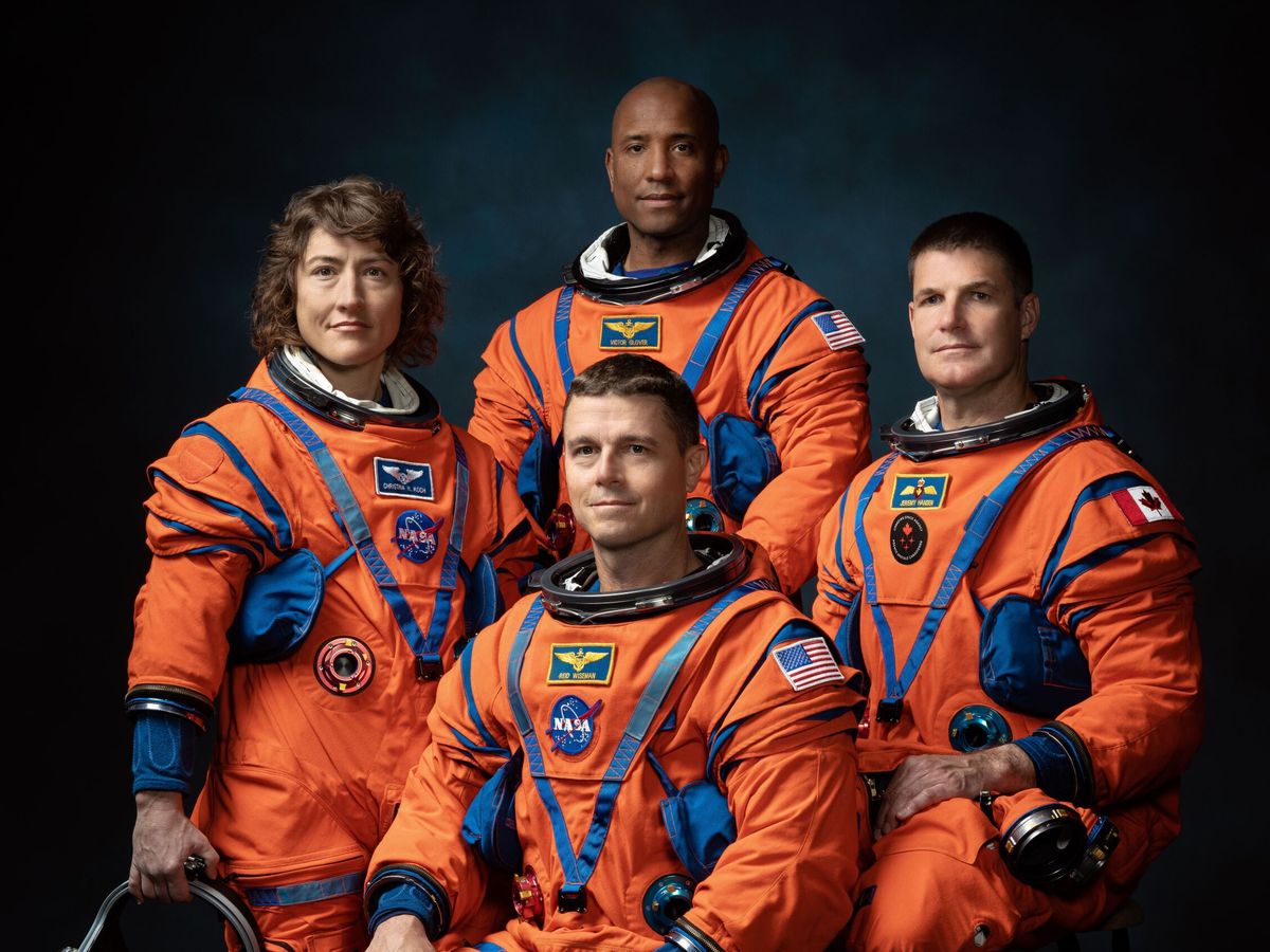 Foto: Fotografía cedida por la NASA donde aparecen los miembros de la tripulación de la misión Artemis II. (EFE/Josh Valcarcel)