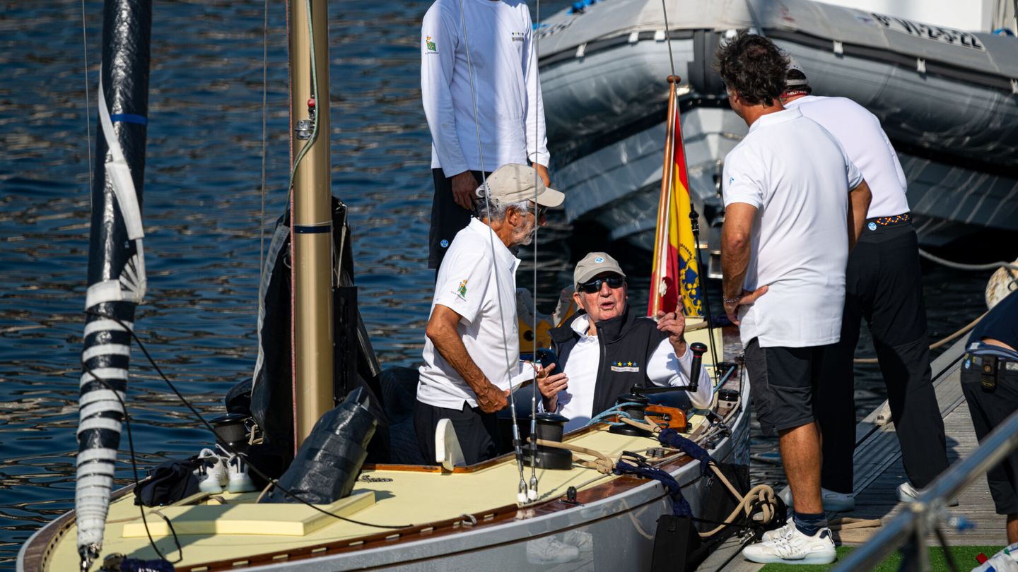 El rey Juan Carlos, en su última regata en Sanxenxo. (Europa Press/Elena Fernández)