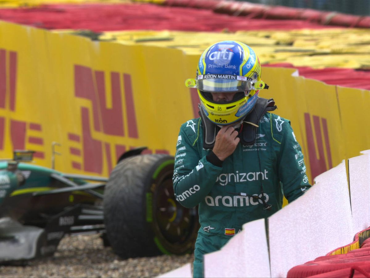 Foto: Alonso, tras su salida de pista en la carrera sprint. (Formula 1)