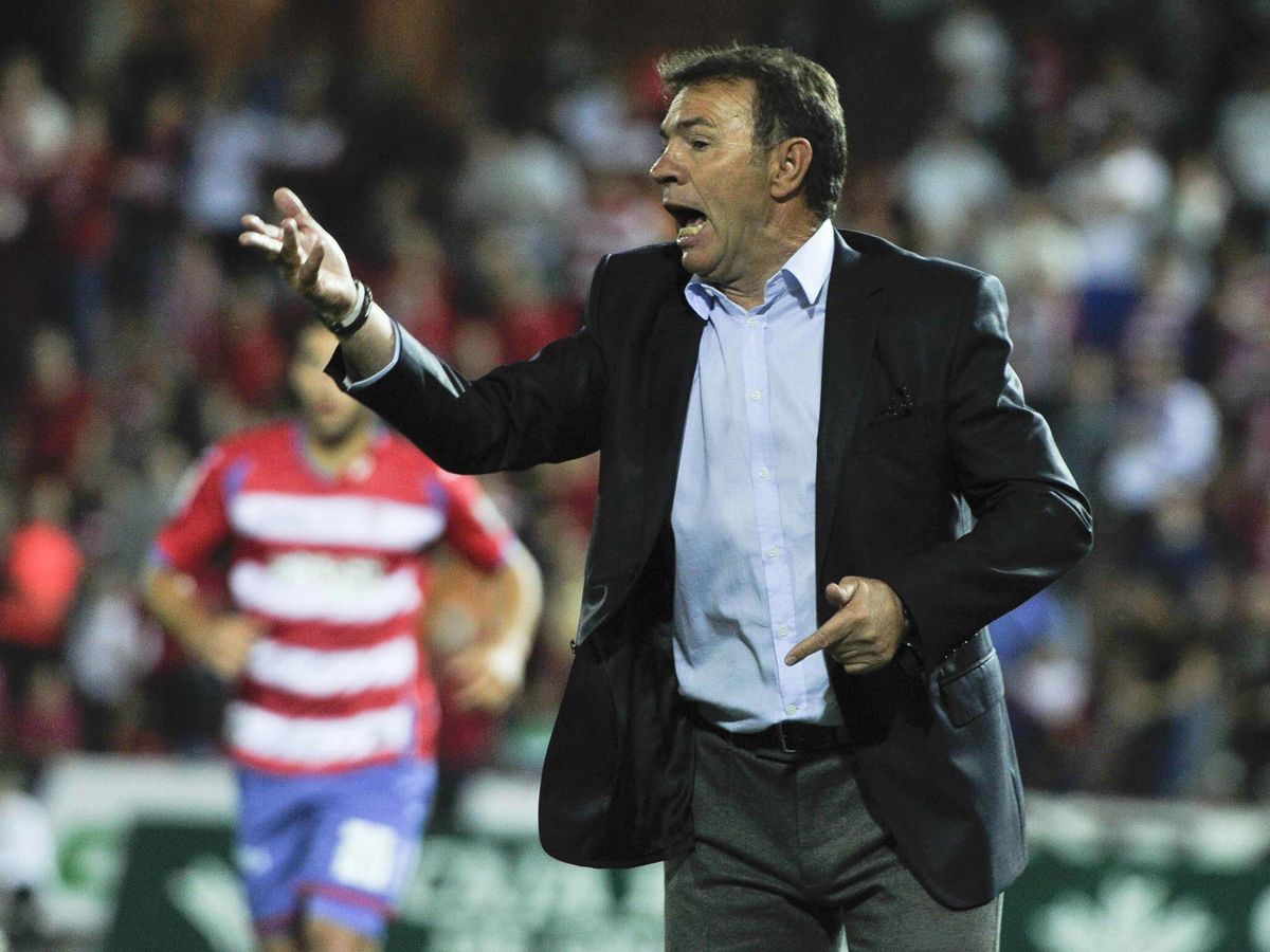 Foto: Abel Resino en su etapa como entrenador del Granada. (EFE/Miguel Ángel Molina)