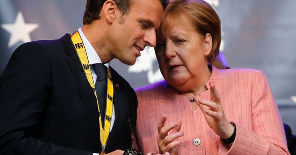 Foto: Emmanuel Macron y Angela Merkel tras recibir el Premio Carlomango por su "Visión Europea", en Aquisgrán, Alemania, el 10 de mayo de 2018. (Reuters)