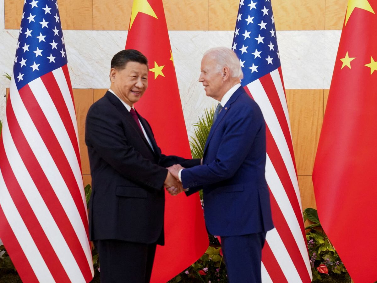 Foto: El presidente de EEUU, Joe Biden (d), y el presidente de China, Xi Jinping. (Reuters/Kevin Lamarque)