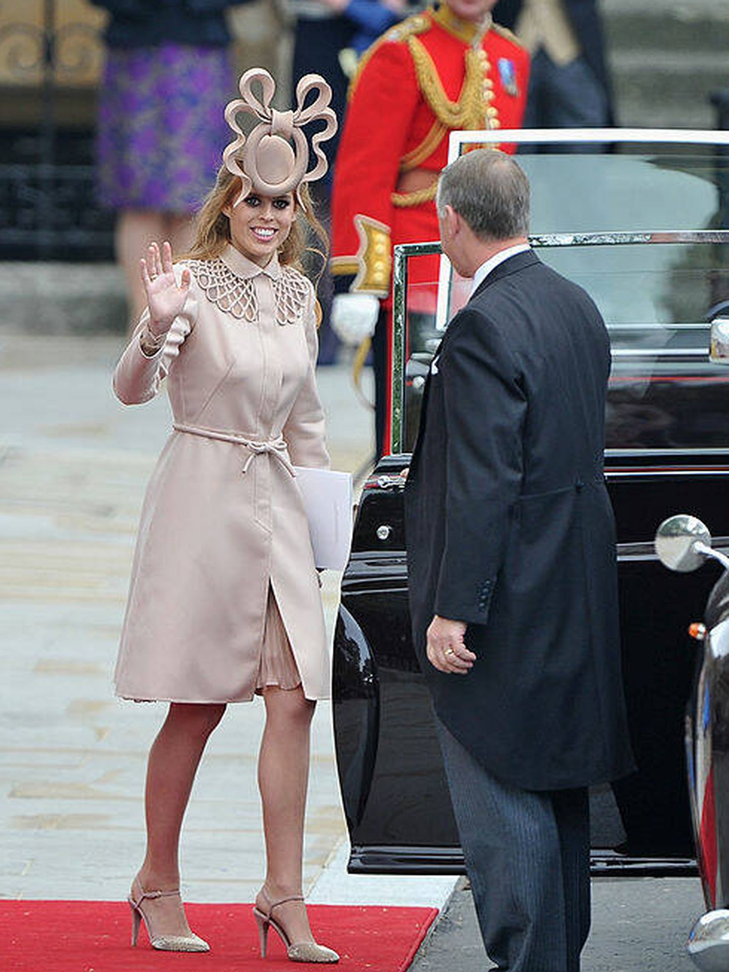 El polémico look de Beatriz de York en la boda del príncipe Guillermo. (Getty Images)