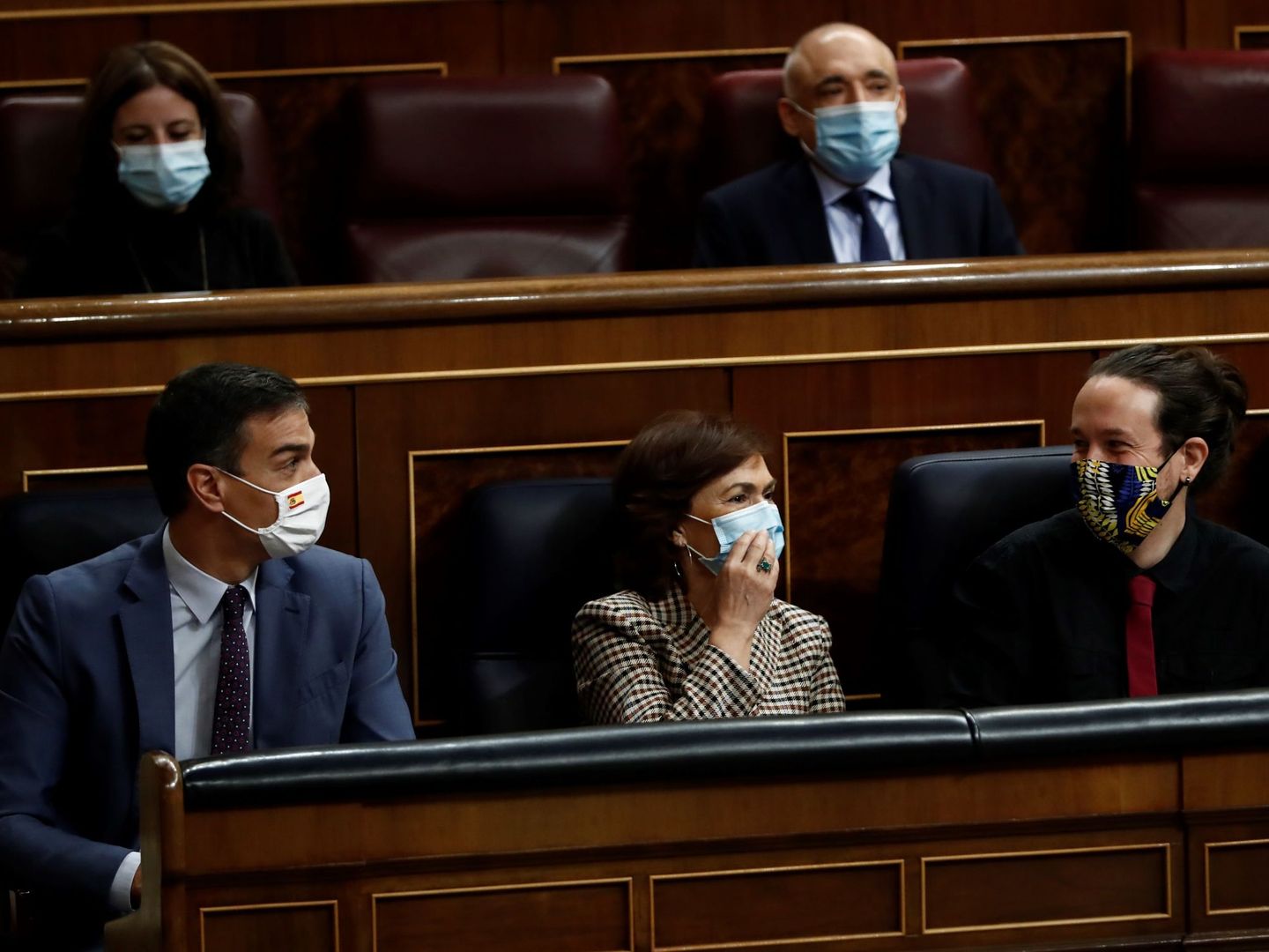 El presidente del Gobierno, Pedro Sánchez, la vicepresidenta Primera, Carmen Calvo, y el vicepresidente segundo, Pablo Iglesias. (EFE)