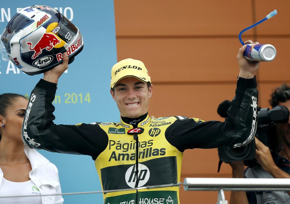 Foto: Maverick Viñales celebra su victoria en Moto2 en el circuito de Motorland.