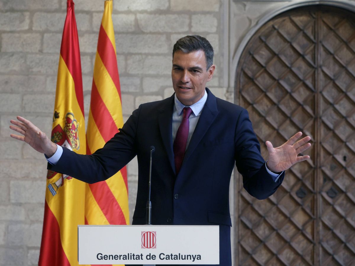 Foto: El presidente del Gobierno, Pedro Sánchez, comparece en el Palau de la Generalitat. (EFE)