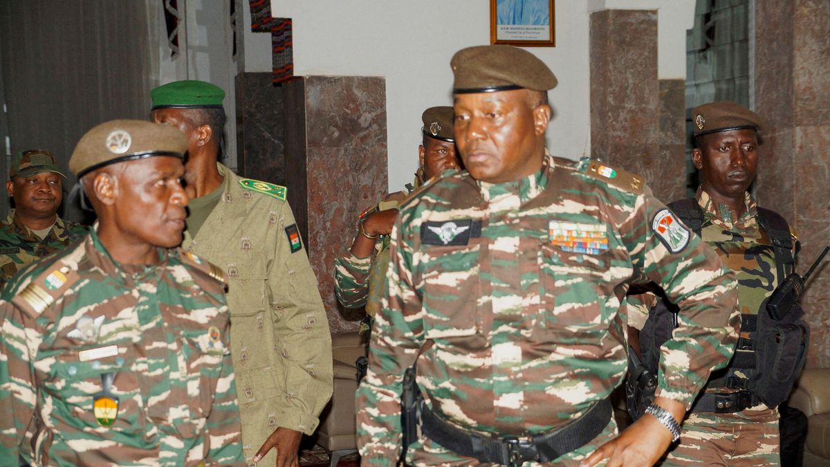 La junta militar de Níger juzgará al presidente depuesto por "alta traición"