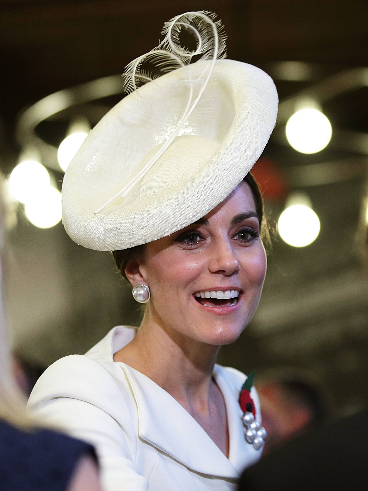 Kate Middleton, luciendo perlas en un compromiso oficial. (Getty)