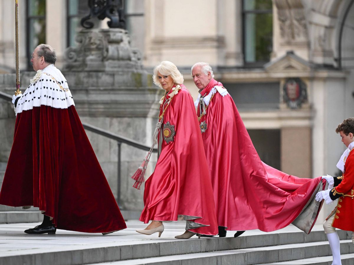 Foto: Camila Parker Bowles y Carlos III, a su llegada a la Catedral de San Pablo con motivo del servicio religioso en honor a la Orden del Imperio Británico. (Gtres)