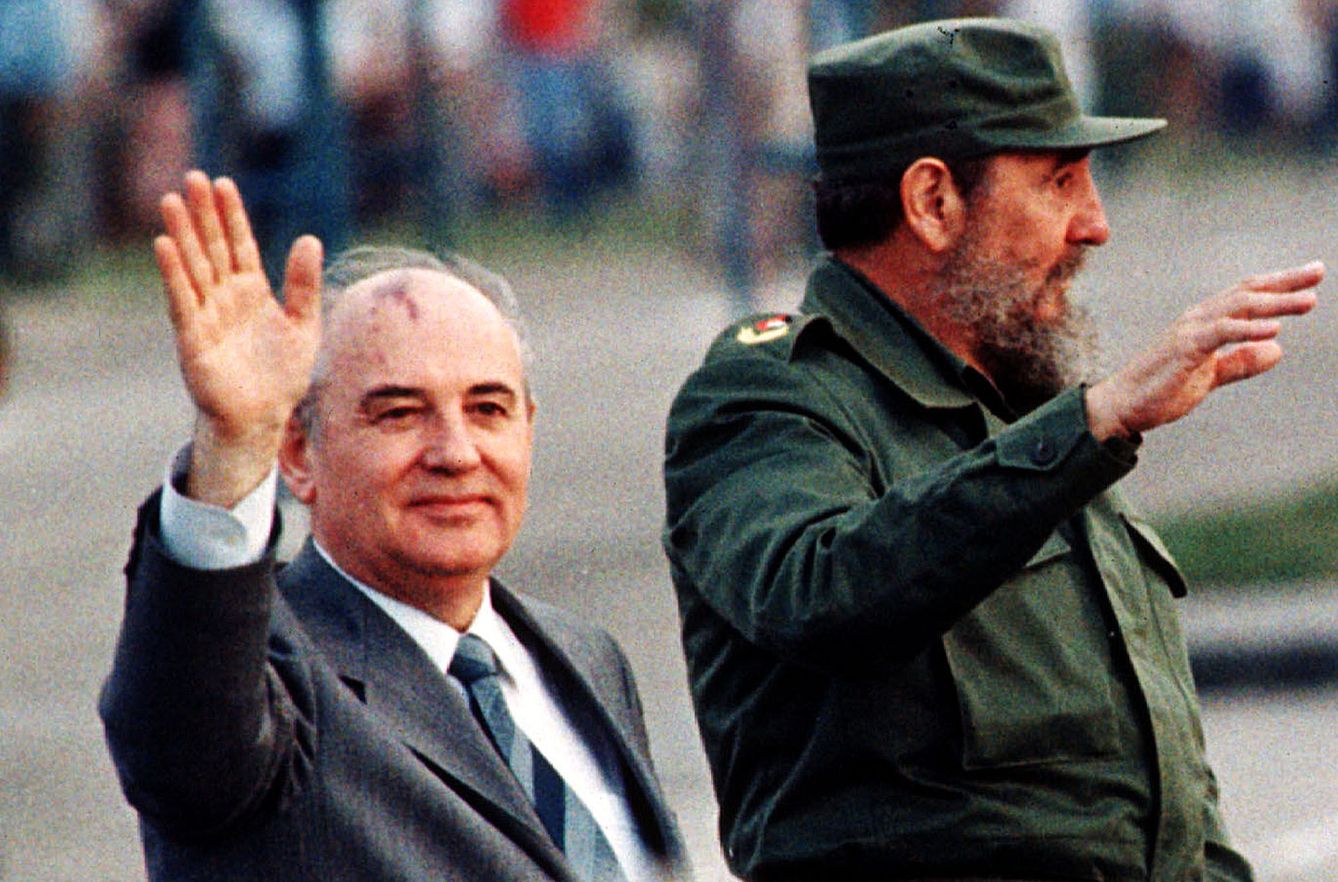 Fidel Castro durante la visita oficial de Mijail Gorbachov a Cuba, el 2 de abril de 1989 (Reuters)