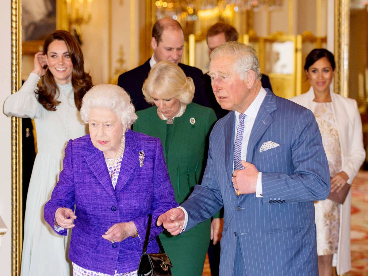 Foto: La familia real británica, en el 50 aniversario de la investidura del príncipe de Gales. (Getty)