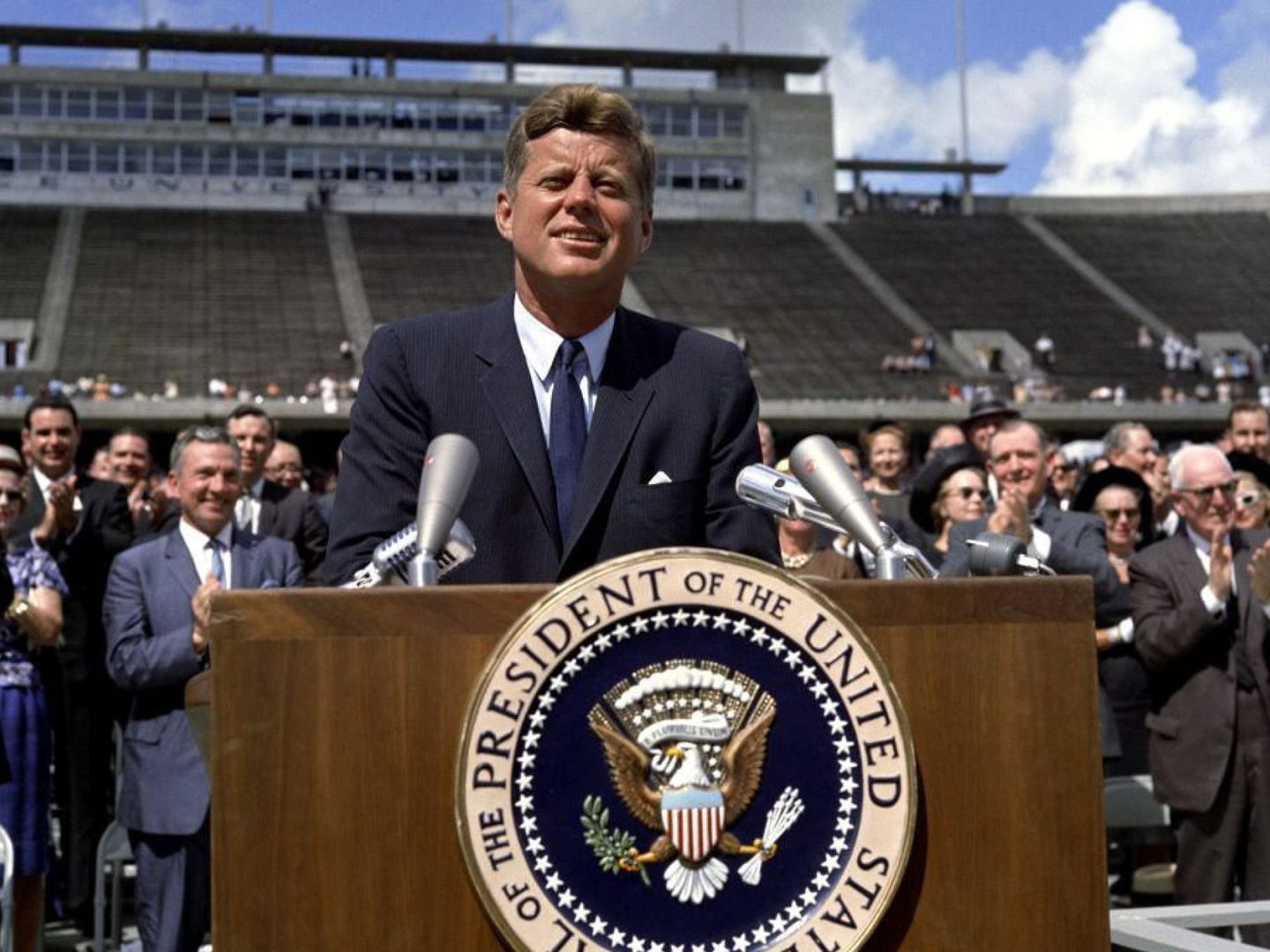 Kennedy en su famoso discurso sobre el Apolo en la Universidad Rice.