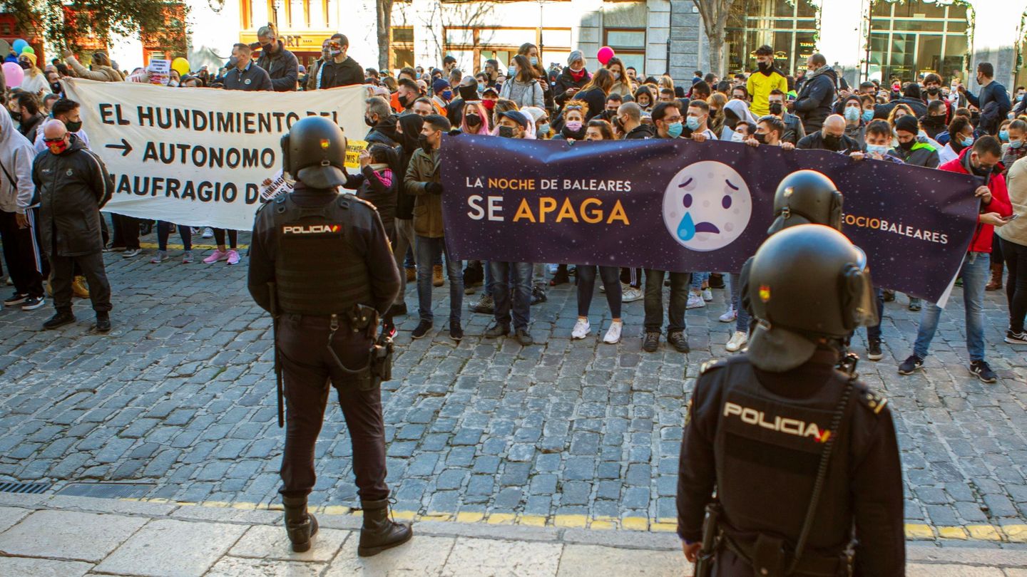 Protesta de trabajadores de la restauración en Palma durante el estado de alarma. (EFE)