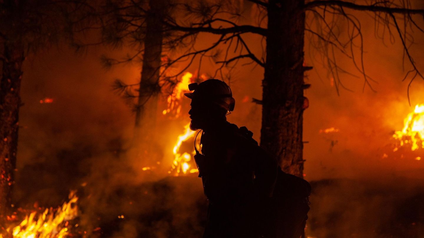 Lucha contra un incendio forestal en Oregón, EEUU. (EFE/US Forest Service)