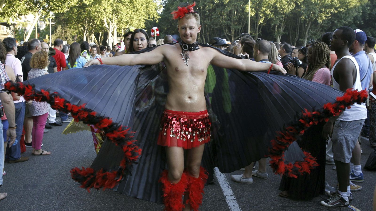 Foto: Un participante en la Fiesta del Orgullo Gay del año pasado. (EFE)