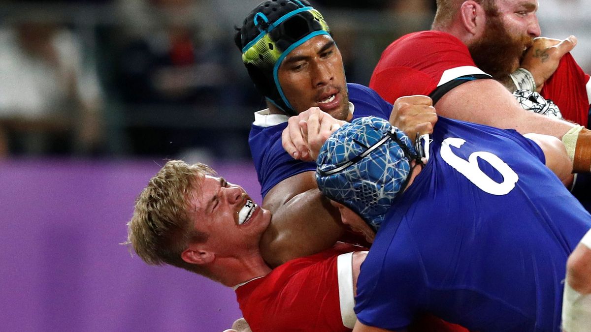 La polémica foto del Mundial de rugby: la mofa de un árbitro que le manda a casa