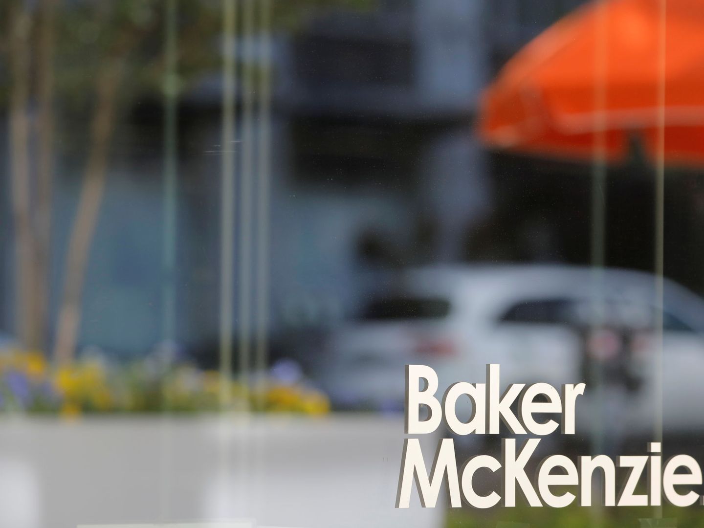 Logo del despacho de abogados Baker McKenzie. (Reuters)