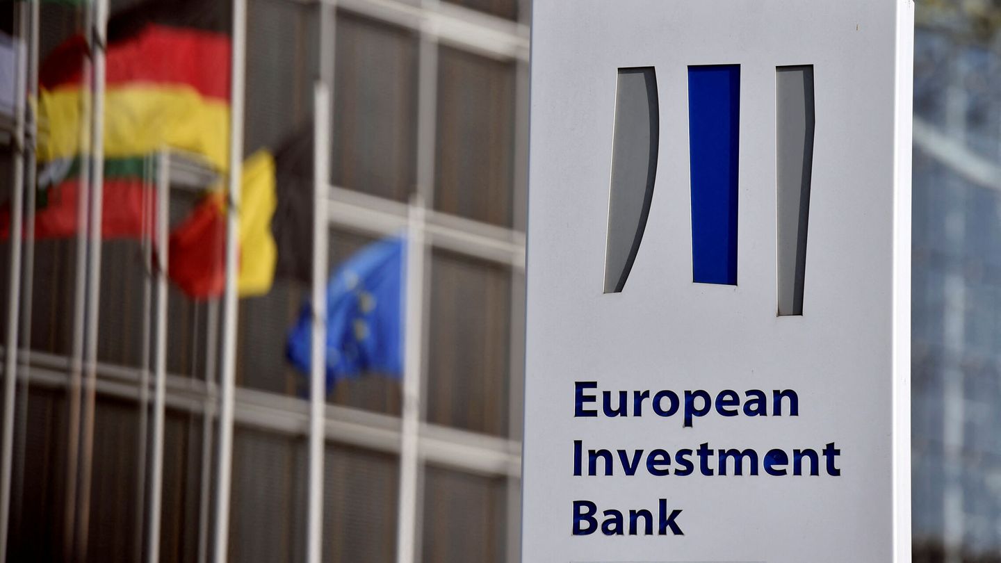 Logo del BEI en su sede de Luxemburgo. (Reuters/Eric Vidal)
