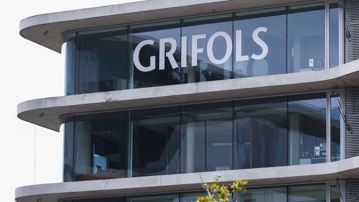 Moody's rebaja la calificación crediticia de Grifols por el apalancamiento y gobernanza