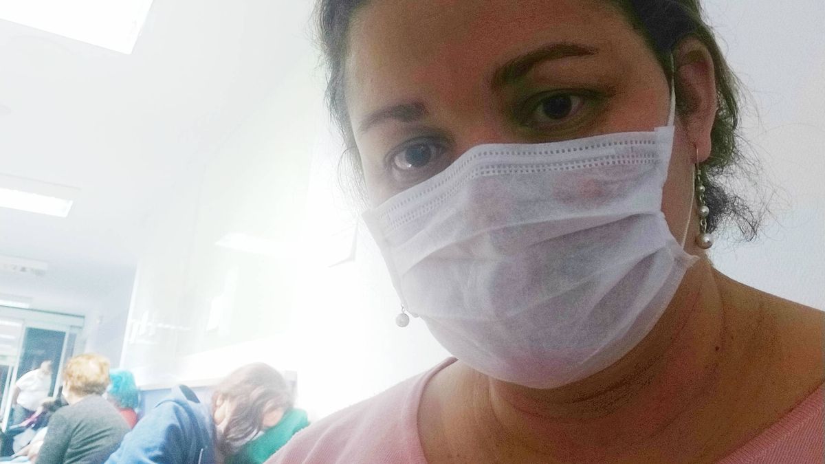 En primera persona | "Pasé tres días en un banco de Urgencias. Pude ver la humanidad de los sanitarios"