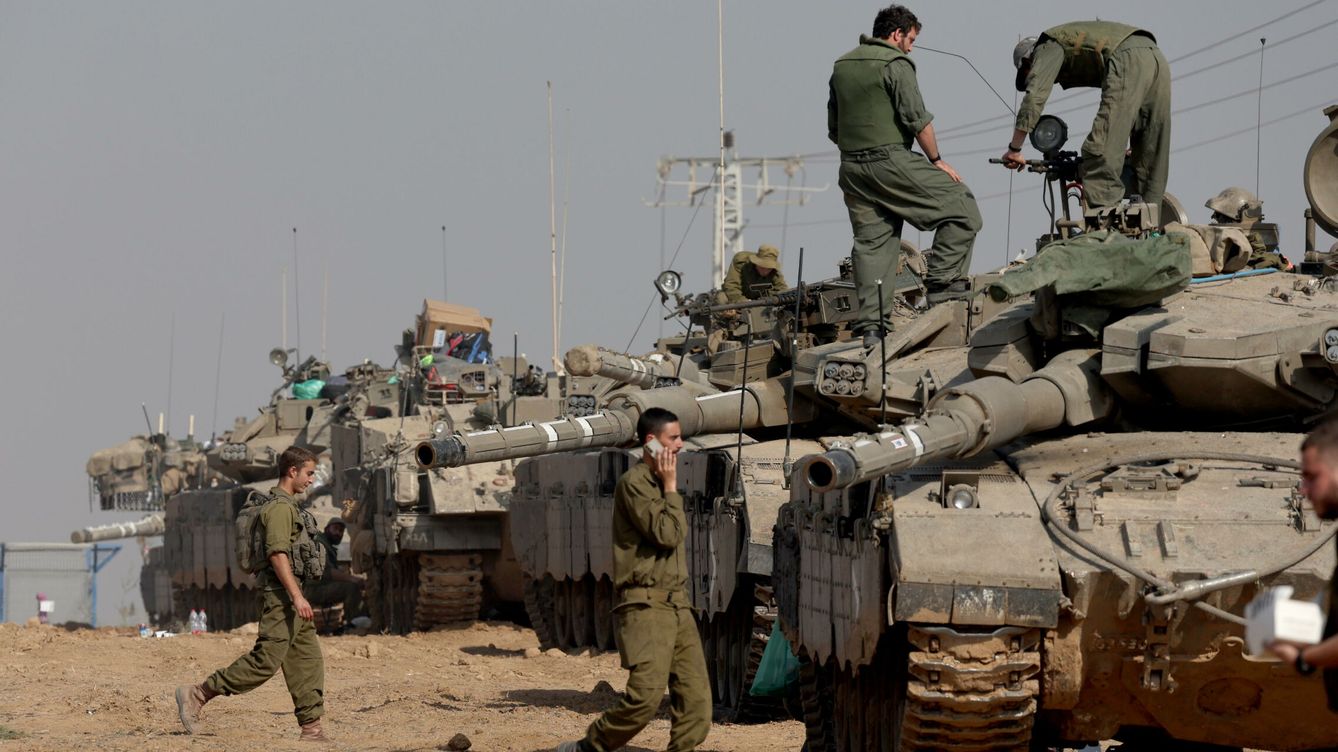 Foto: Soldados israelíes en la frontera con la Franja de Gaza (Efe/Atef Safadi)