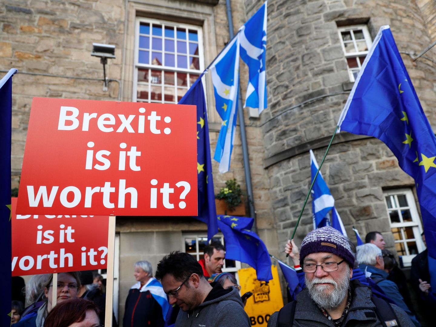 Manifestación pro-UE para pedir que los ciudadanos voten el acuerdo final del Brexit, en Edimburgo. (Reuters)