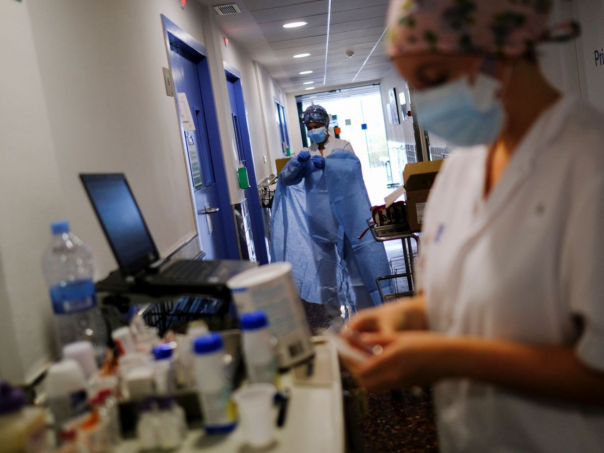 Foto: Enfermeras en un hospital de Barcelona. (Reuters) 