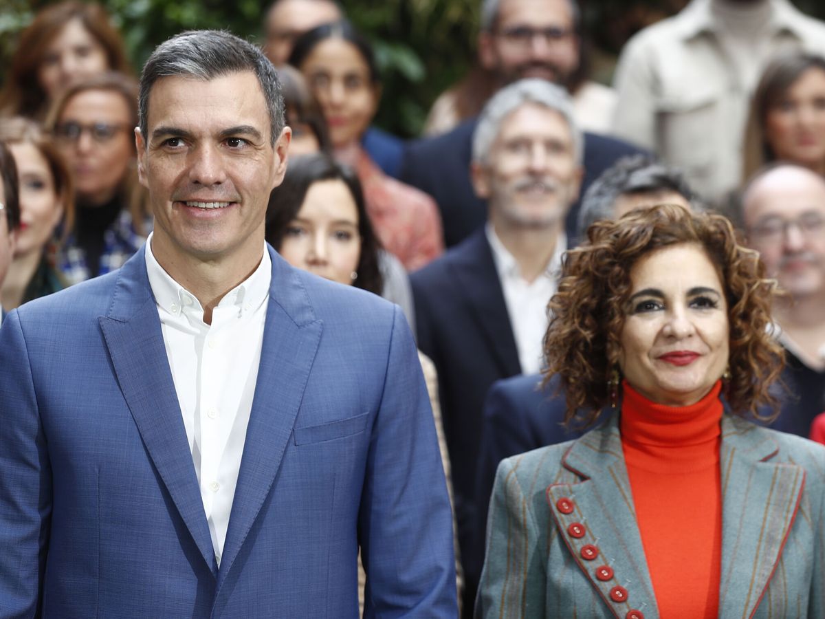 Foto:  Pedro Sánchez y la ministra de Hacienda María Jesús Montero. (EFE/Javier Lizón)