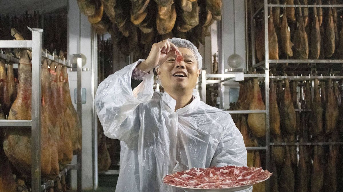 Los chinos nos quieren por nuestras patas de jamón: “Esta fiebre no se había visto antes”