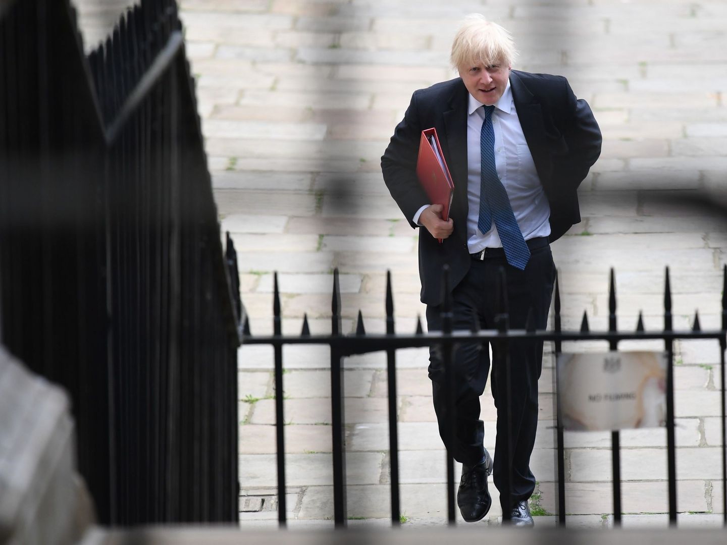 El ministro de Asuntos Exteriores británico Boris Johnson a su llegada al Consejo de Ministros para tratar el tema del Brexit, el 12 de junio de 2018. (EFE)