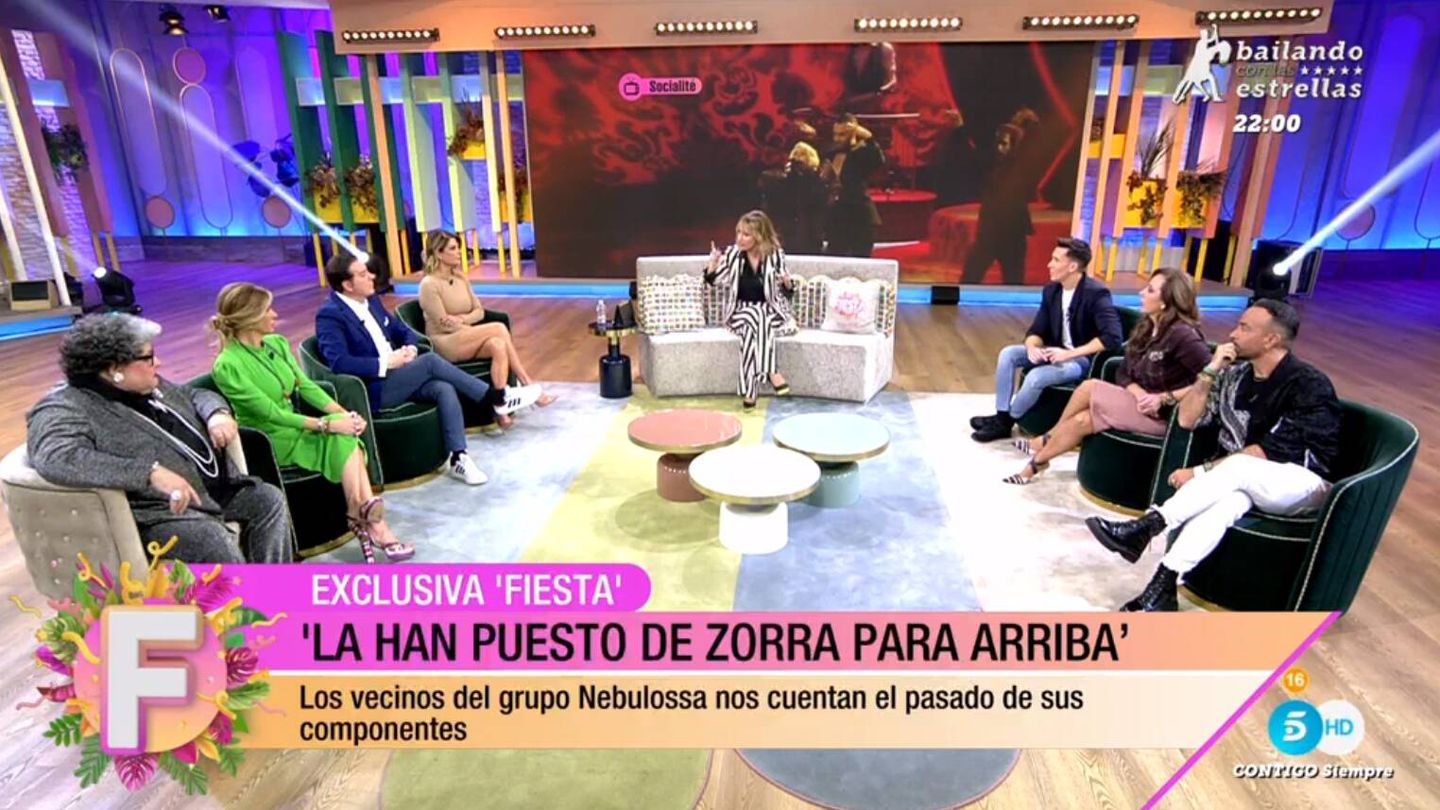 Emma García y los colaboradores de 'Fiesta'. (Mediaset España)