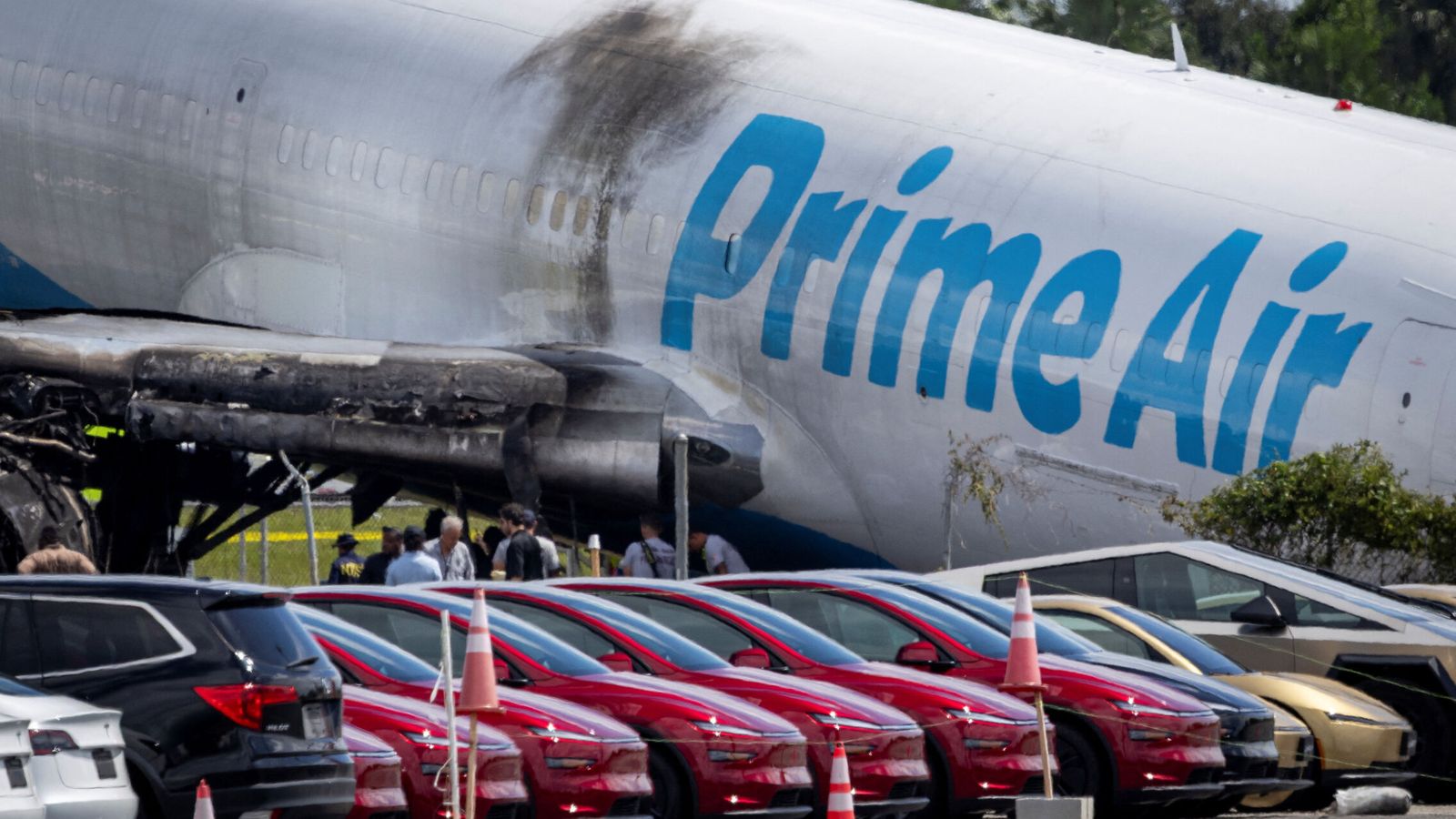 El avión de Amazon que se estrelló en Miami chocó con una furgoneta con siete pasajeros