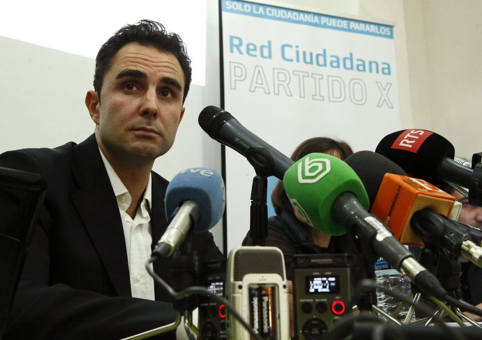 Foto: El informático Hervé Falciani y miembros de la Red Ciudadana Partido X. (EFE)