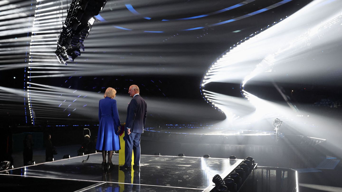 Carlos III y Camila, durante el encendido de luces del Festival de Eurovisión 2023. 